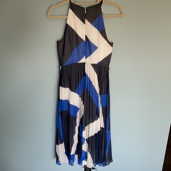 EUC Limited Geometric Print Pleated Dress - Size 2 - Picture 7 of 8